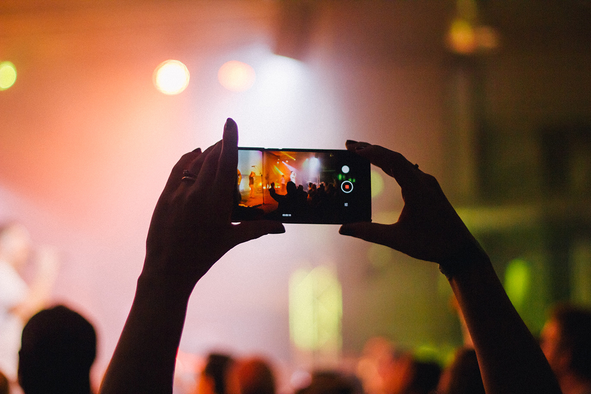 recording live video of concert on smartphone